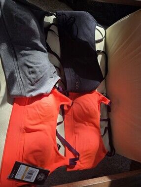 Lot Of 4 Sportsbras Size Small, 3 Under Armour, 1 Calia